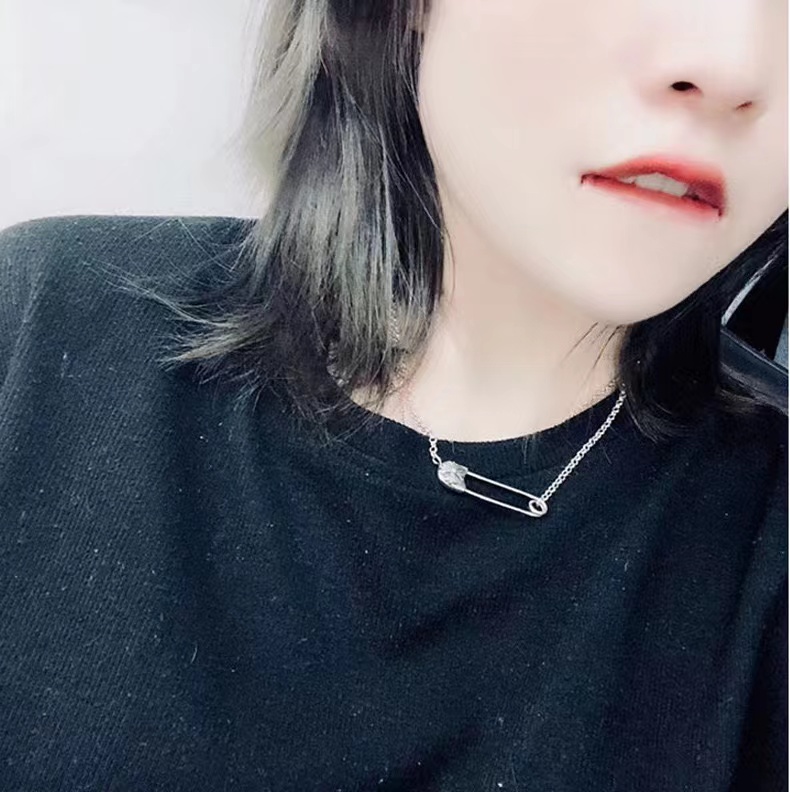 Ch*0me He**ts necklaces